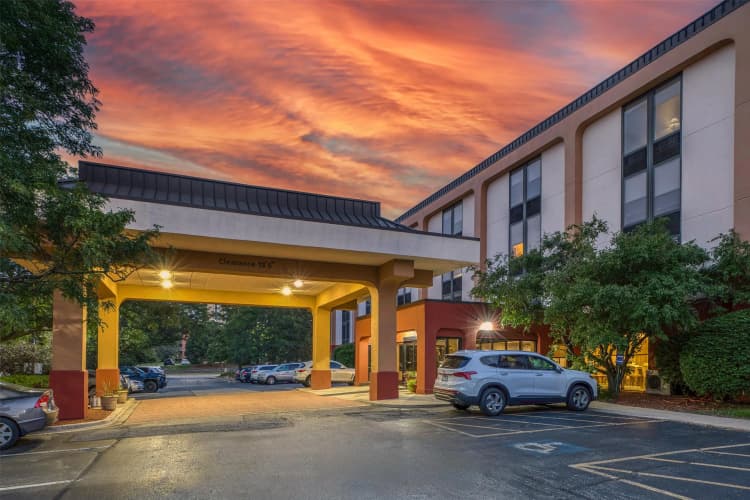 Surestay Plus By Best Western Chicago Lombard photo 2
