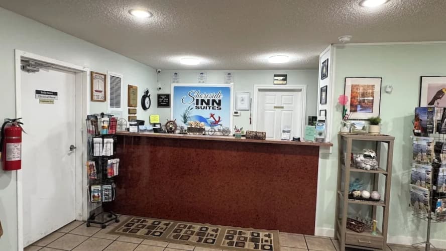 Shoreside Inn & Suites photo 2