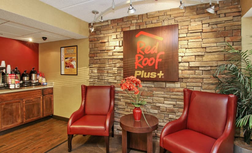 Red Roof PLUS+ Atlanta - Buckhead photo 3