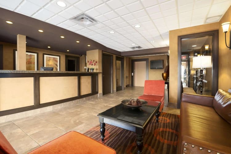 Ramada by Wyndham Surrey/Langley photo 2
