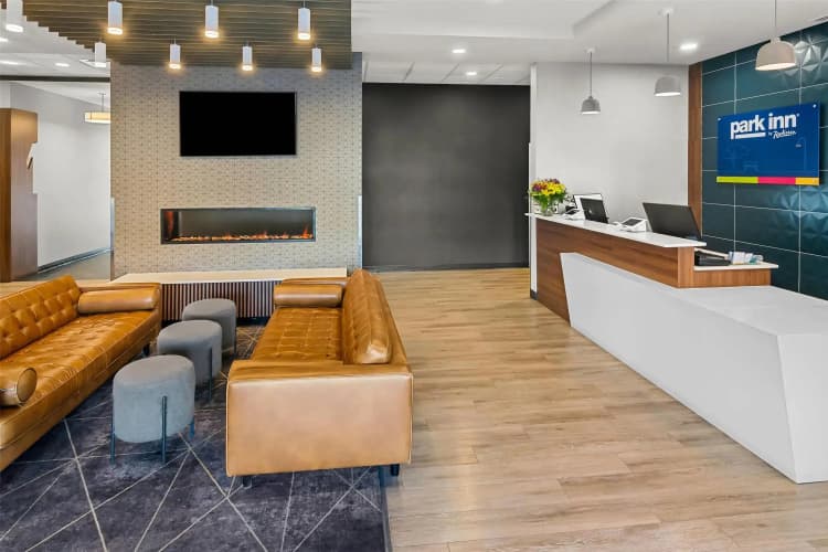 Microtel Inn & Suites By Wyndham Kelowna photo 3