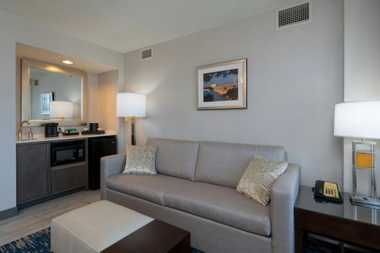 Embassy Suites by Hilton Alexandria Old Town photo 5