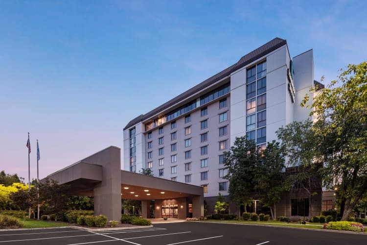 Embassy Suites by Hilton Nashville Airport photo 2