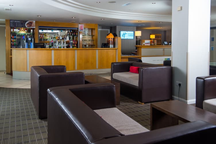 Holiday Inn Express London - Luton Airport, photo 3