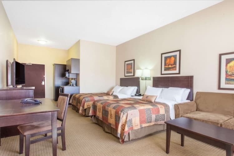 Ramada by Wyndham Pincher Creek photo 5