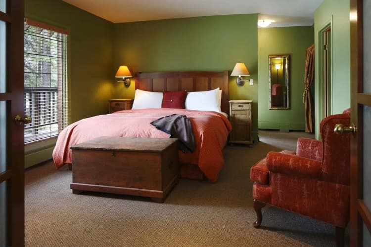 Emerald Lake Lodge photo 5