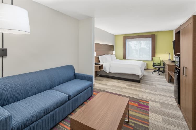 Holiday Inn Express & Suites Palm Bay photo 3