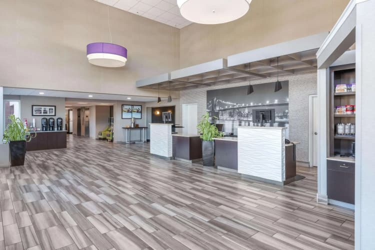 La Quinta Inn & Suites by Wyndham Clifton/Rutherford, photo 3