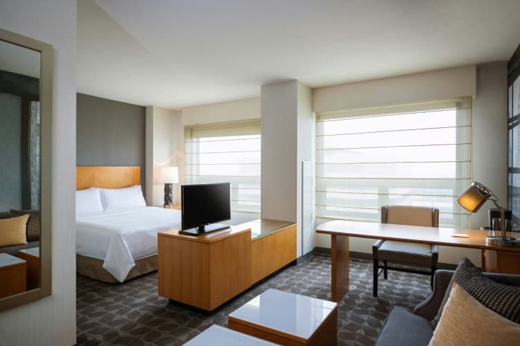 Renaissance Chicago O'hare Suites Hotel photo 5