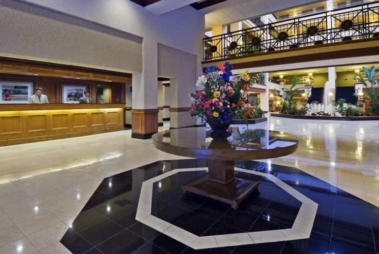 Embassy Suites by Hilton Lexington/UK Coldstream, photo 3