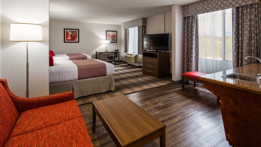 Best Western Plus Philadelphia-Choctaw Hotel And S, photo 2
