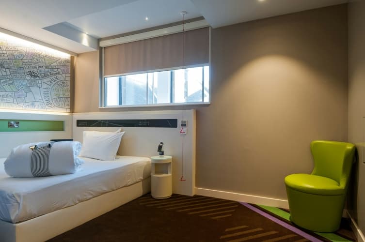 hub by Premier Inn London City Bank photo 5