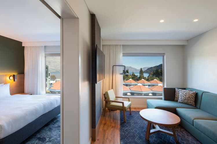 Holiday Inn Express & Suites Queenstown photo 4