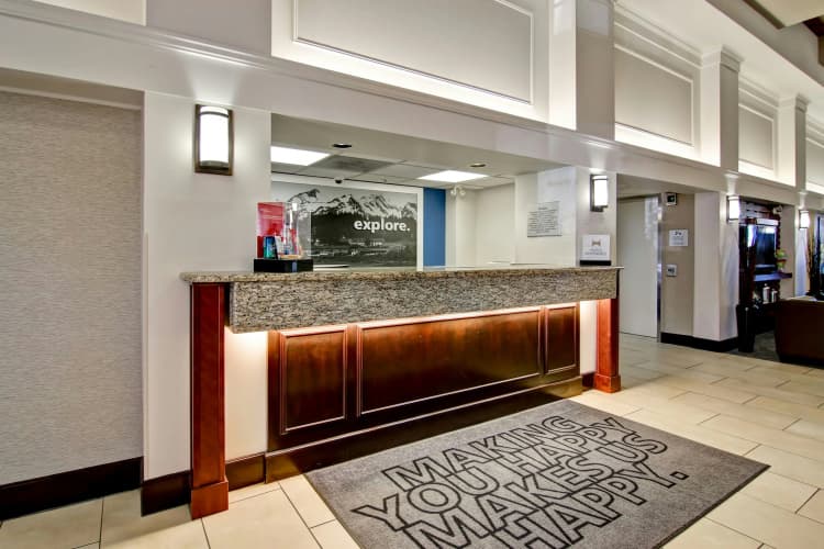 Hampton Inn & Suites by Hilton Calgary-Airport photo 2