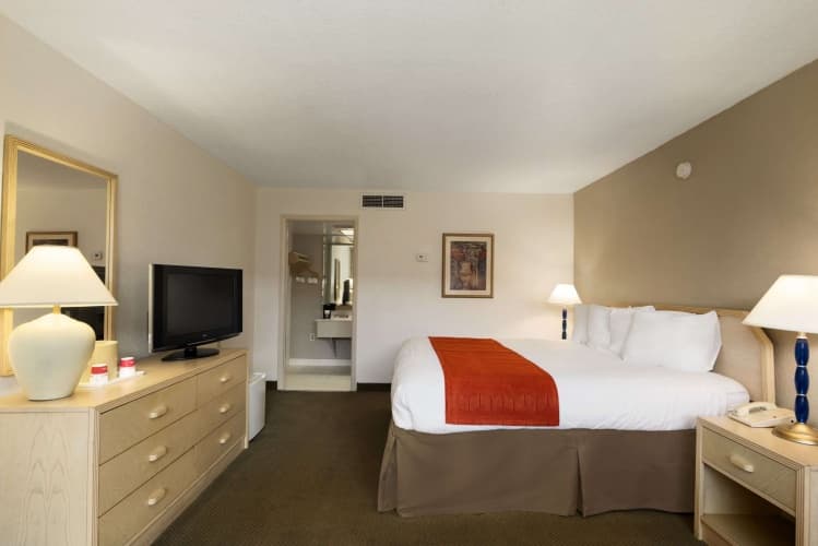 Ramada by Wyndham Kissimmee Gateway photo 4