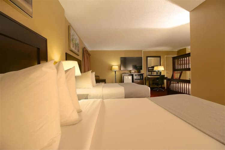 Clarion Pointe photo 4