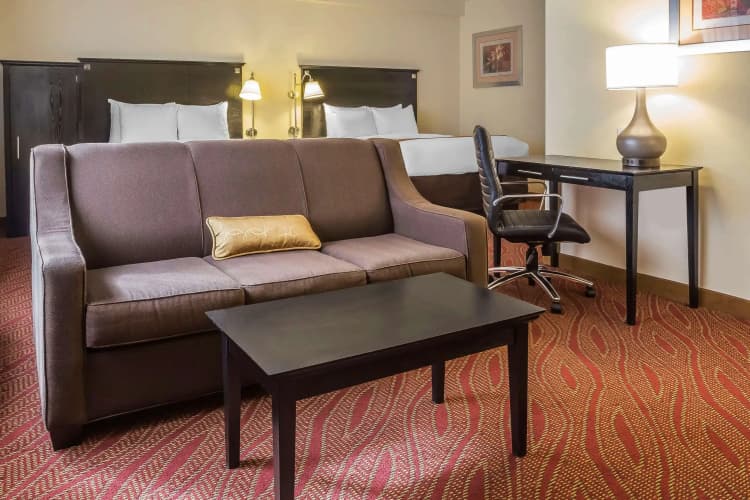 Comfort Inn & Suites LaGuardia Airport photo 4