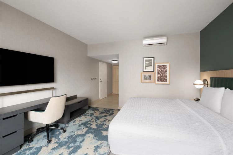 Hampton Inn & Suites Oakland Airport-Alameda photo 4