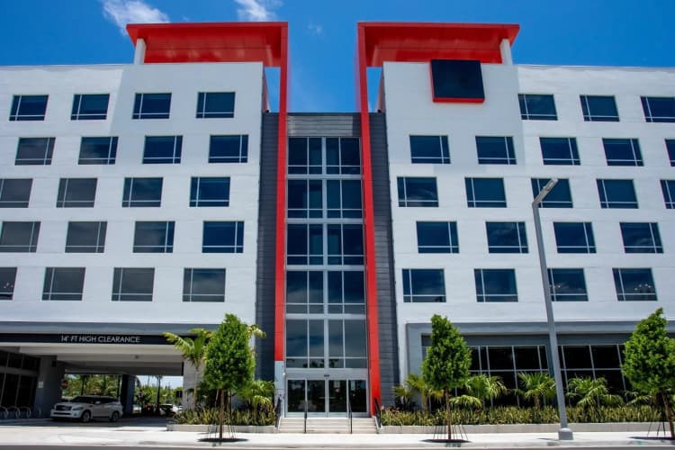Radisson RED Miami Airport photo 2