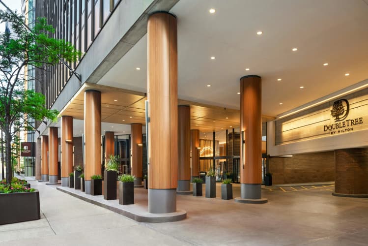 DoubleTree by Hilton Hotel Chicago - Magnificent Mile photo 2