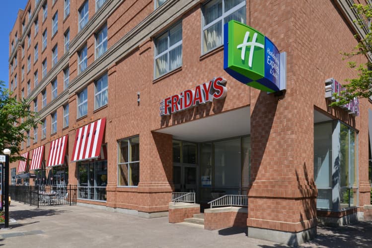 Holiday Inn Express & Suites Buffalo Downtown - Medical CTR photo 2