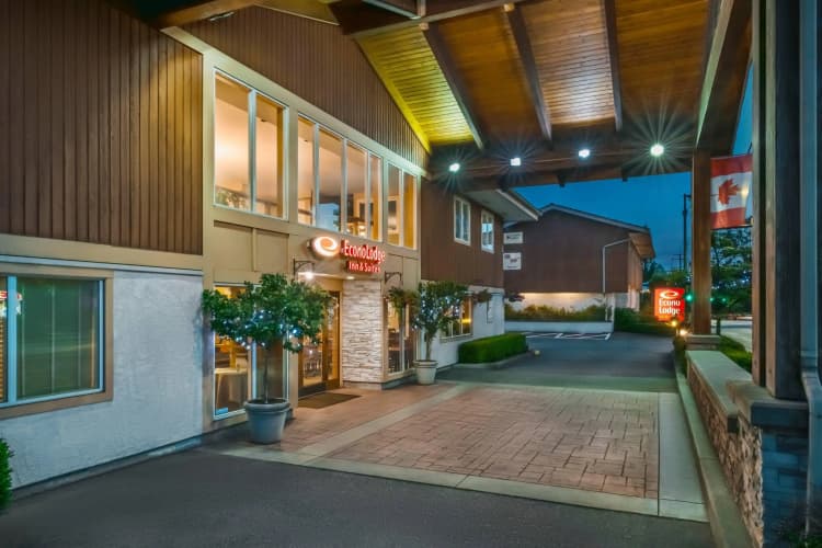 Econo Lodge Inn & Suites photo 2