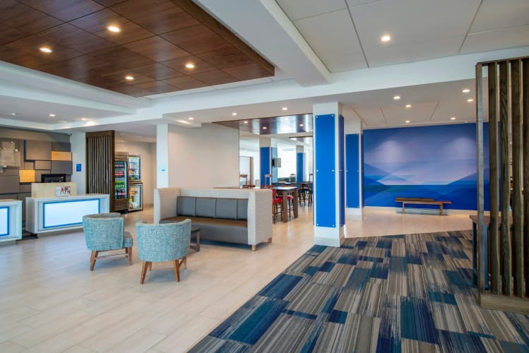 Holiday Inn Express & Suites Kelowna - East photo 3