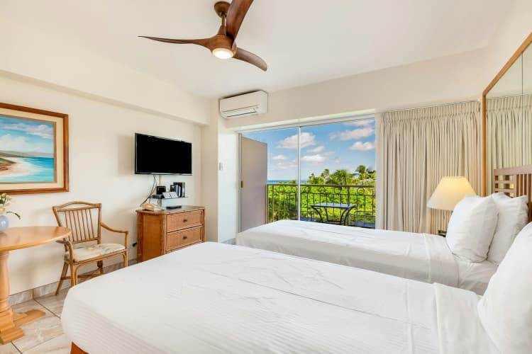 Castle Waikiki Shore photo 5