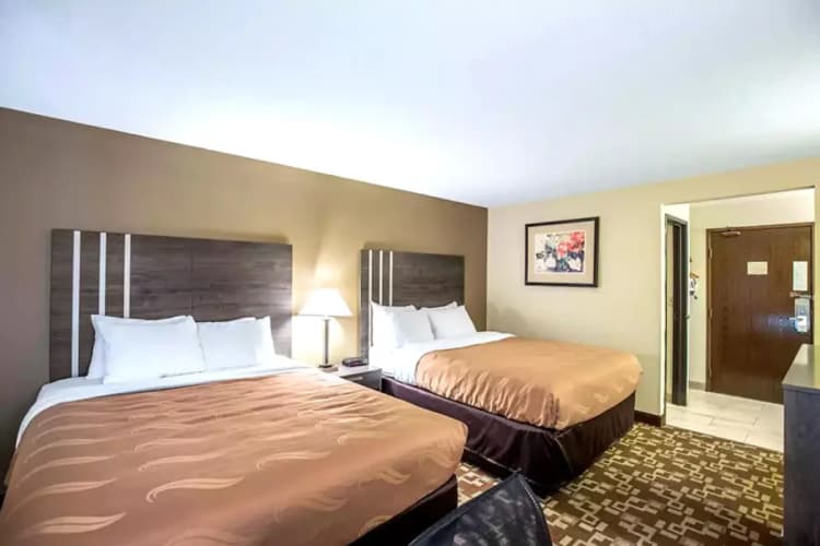 Norwood Inn & Suites Milwaukee photo 5