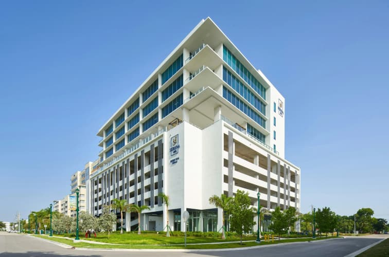 SERENA Hotel Aventura, Tapestry Collection by Hilton photo 2
