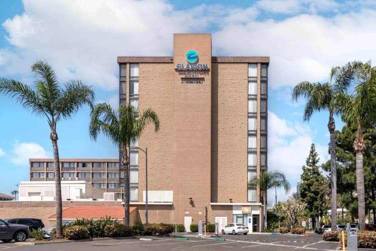 Clarion Hotel Anaheim Resort photo 2