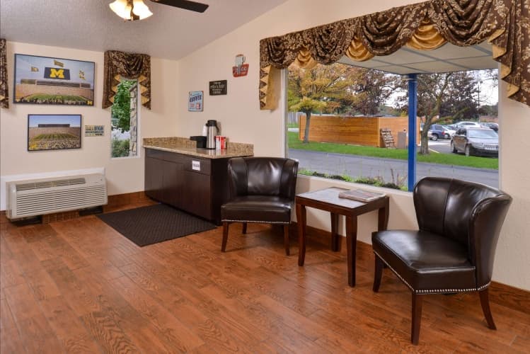 Americas Best Value Inn & Suites Jackson, Mi photo 3