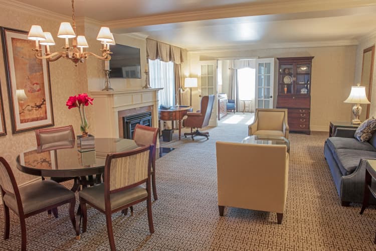 Hotel Roanoke & Conference Ctr, Curio Collection by Hilton photo 4