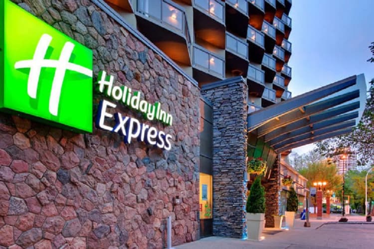 Holiday Inn Express Edmonton Downtown photo 2