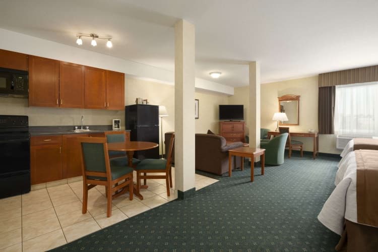 Travelodge By Wyndham Strathmore photo 5