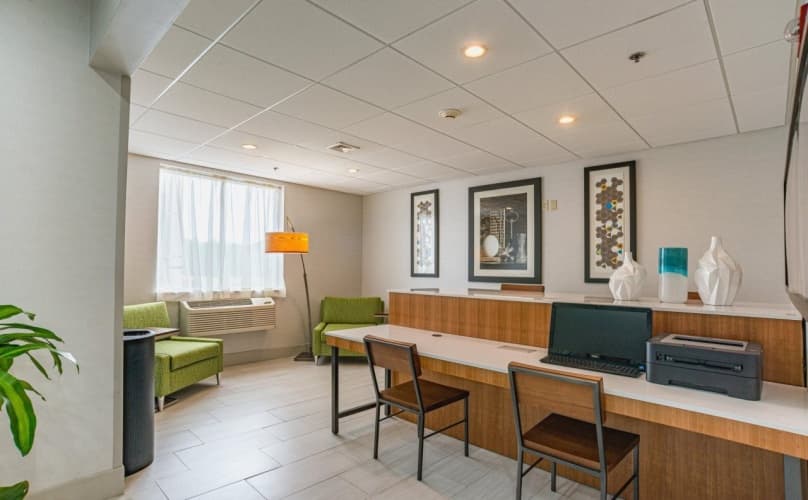 Holiday Inn Express & Suites Swansea photo 4