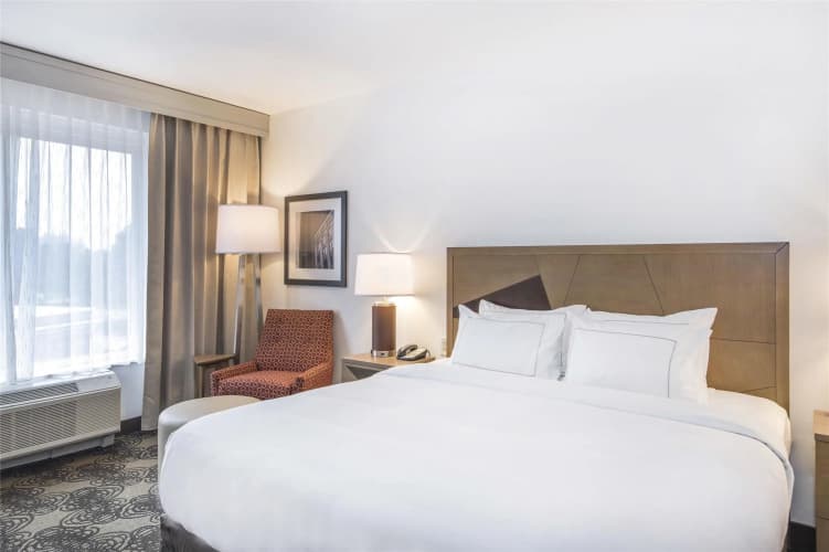 DoubleTree by Hilton Raleigh - Cary photo 4