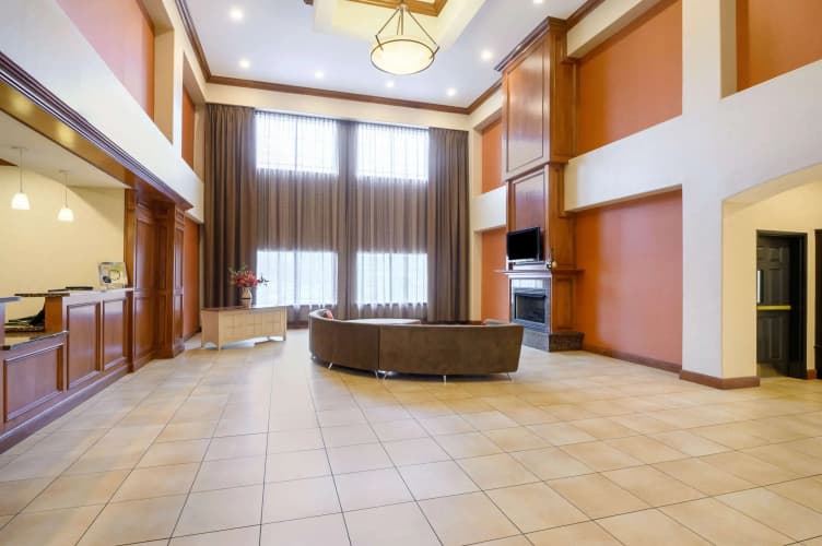 La Quinta Inn & Suites by Wyndham Longview North, photo 3