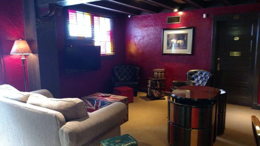 Ye Olde English Inn photo 3