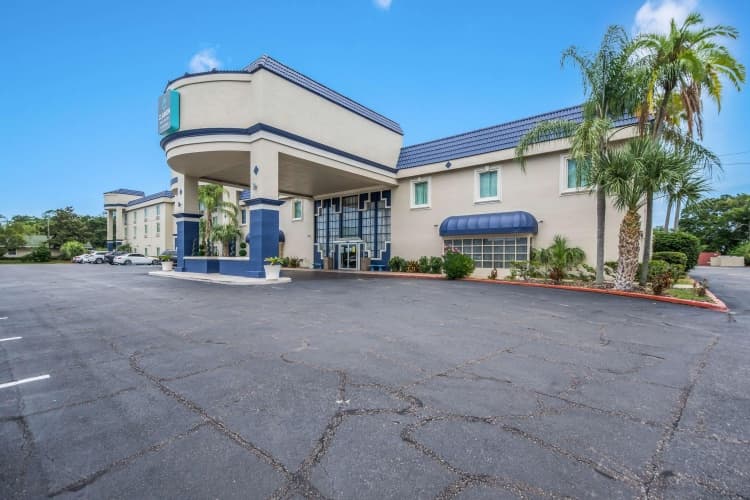 Clarion Inn & Suites, photo 2