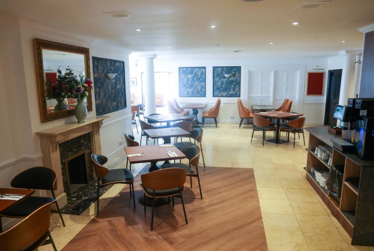 Ramada by Wyndham Cheltenham photo 2