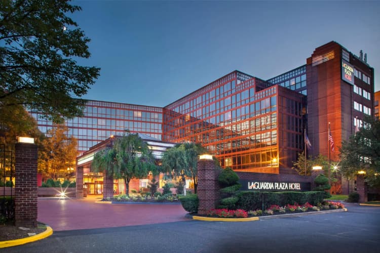 Laguardia Plaza Hotel, photo 2