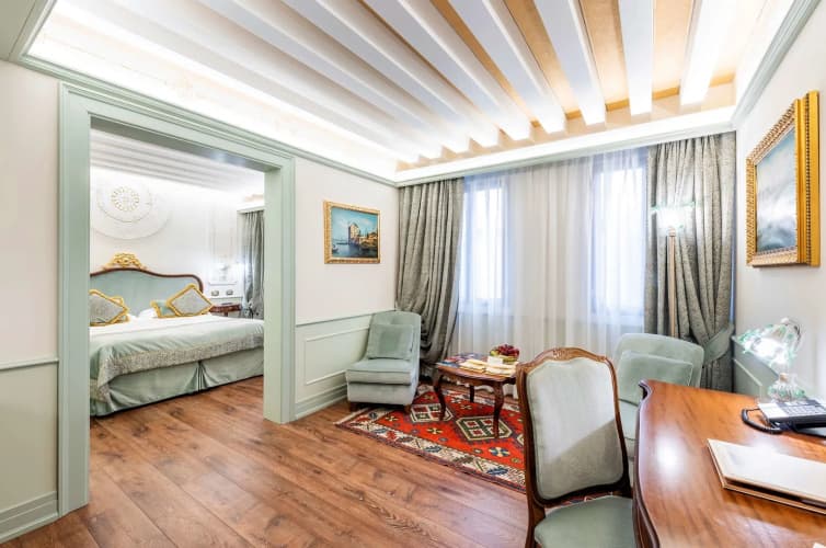 Hotel Monaco & Grand Canal photo 5