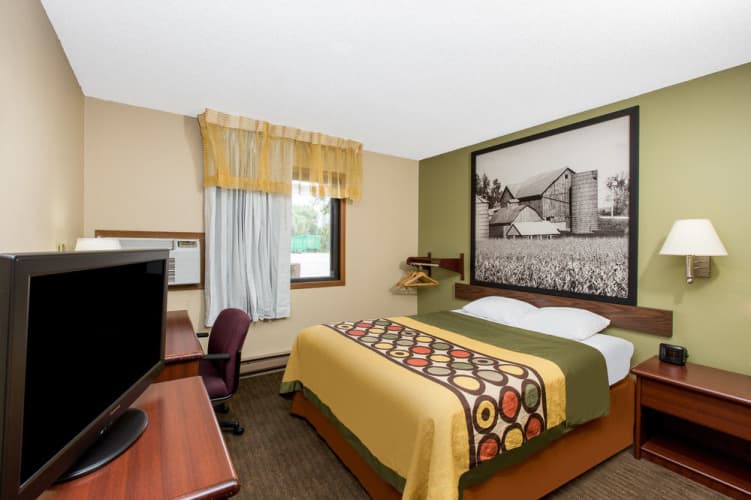 Super 8 by Wyndham Fairmont, photo 3