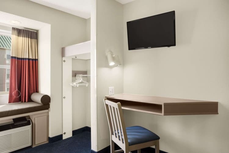 Microtel Inn & Suites By Wyndham Louisville East, photo 4