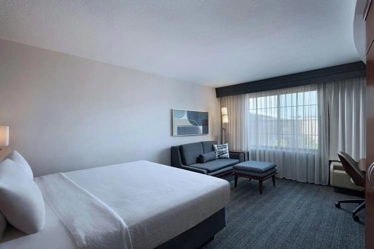 Courtyard Marriott Aksarben Village photo 5