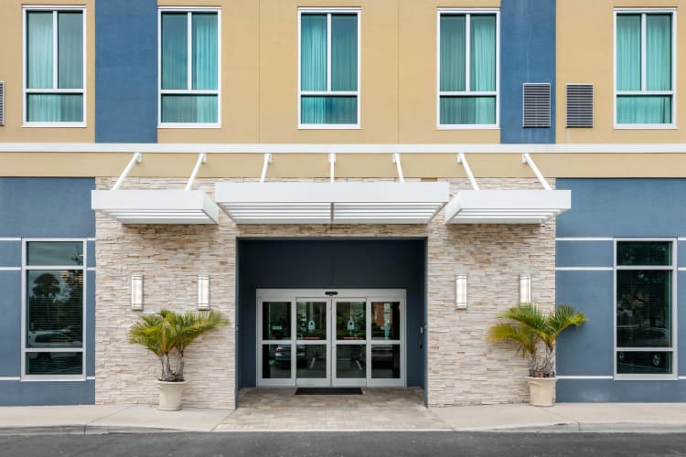 Staybridge Suites St. Petersburg Downtown photo 2
