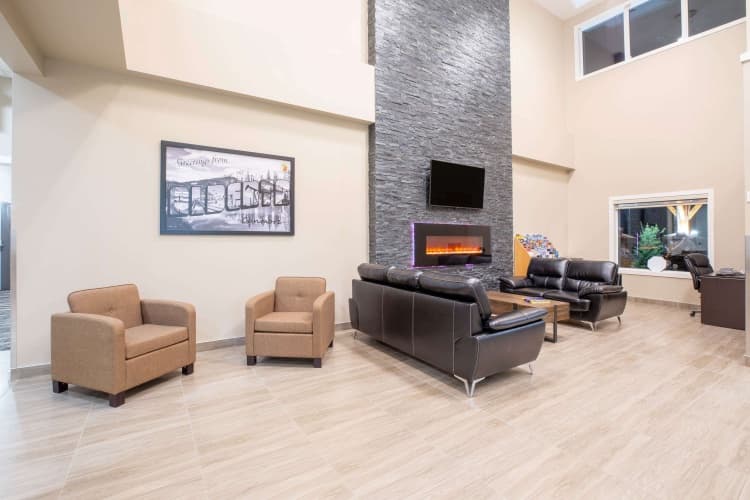 Super 8 by Wyndham Canmore photo 2