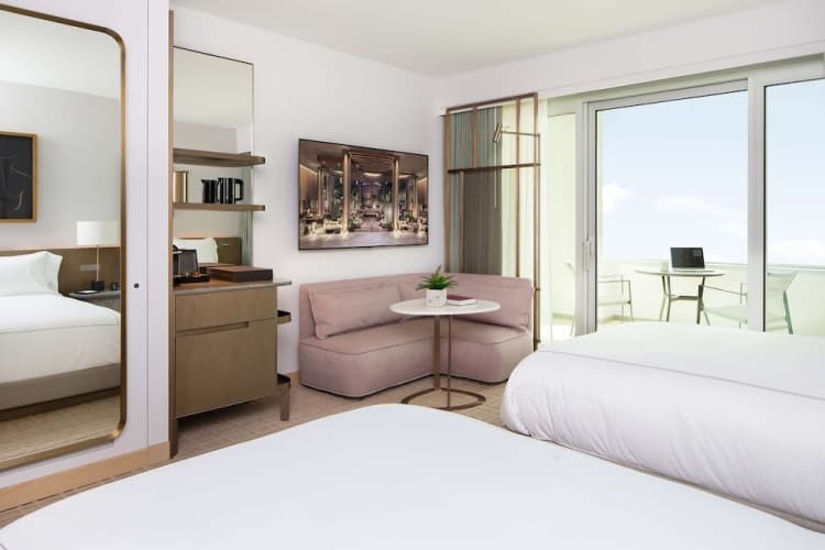 Fairmont Century Plaza Hotel, photo 3