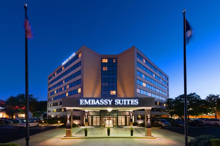 Embassy Suites by Hilton Tysons Corner photo 2